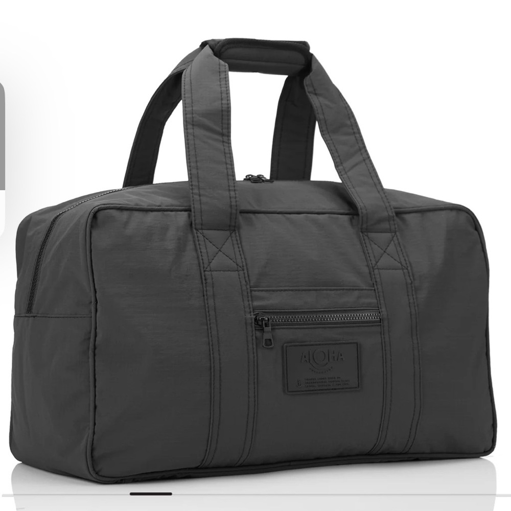 NWT Aloha Collection Monochrome Weekender Travel Bag